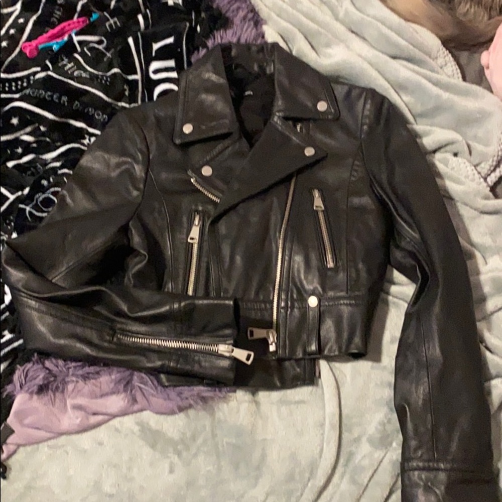 Cropped leather jacket